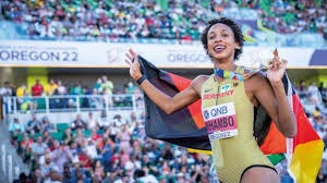 罗马与维拉谈判马伦租借，英超前锋的未来何去何从？